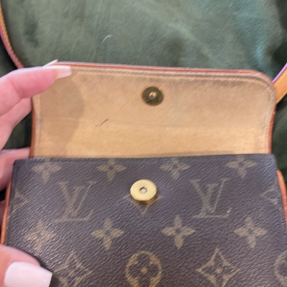 LOUIS VUITTON POCHETTE FLORENTINE BUM BAG MONOGRAM #FL0052 Belt #FL0072🤎🤎 - Picture 3 of 12